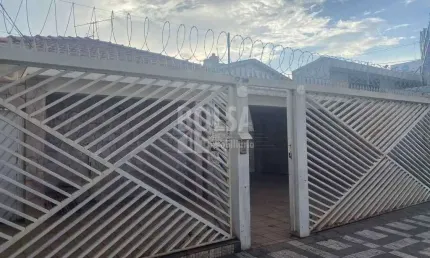 Excelente  residencia ampla, com total segurança , localização excelente