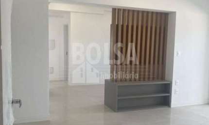 Lindo apartamento com varanda gourmet , completíssimo em armários, ar condicionado , muito bem local