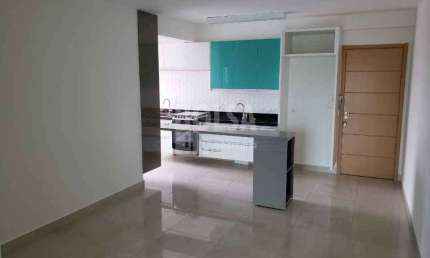 Lindo apartamento com sacada, completíssimo em armários , muito bem localizado
