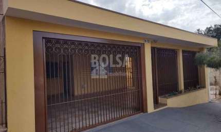 Casa com 3 quartos para alugar na Vila Gonçalves, Bauru 
