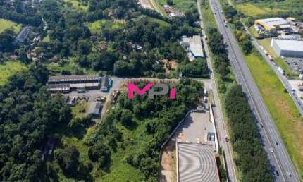 ÁREA INDUSTRIAL COM GALPÃO AO LADO DA RODOVIA ANHANGUERA EM LOUVEIRA/SP.