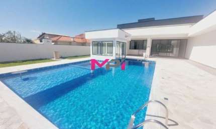 Casa Térrea de Alto Padrão à Venda Condomínio Village Castelo em Itu (Km 80 - Castelo Branco)