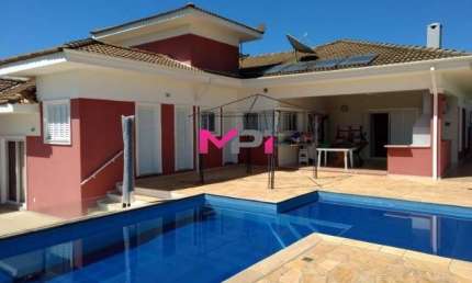 CASA PARA LOCAÇÃO NO CONDOMÍNIO VIVENDAS DO JAPI - JUNDIAÍ/SP. SUITES COM CLOSET - QUINTAL GRAMADO E PISCINA.