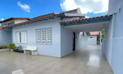 Casa &#224; venda a apenas 2 minutos do centro de Cambé - Aceita troca