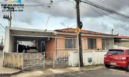 Casa com 4 quartos (2 suítes) , vizinho à Igreja do Antônio Bezerra