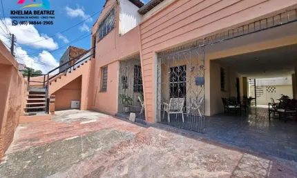 Vendo ampla casa muito bem localizada, próximo ao Kina do Feijão Aldeota, uma quadra para a Heráclito Graça
