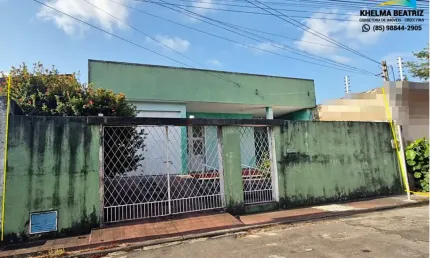 Vendo casa plana com amplo terreno, Bairro de Fátima, próx. ao novo Mercantil São Luiz da Aguanambi