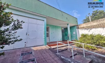 Vendo casa plana com amplo terreno, Bairro de Fátima, próx. ao novo Mercantil São Luiz da Aguanambi