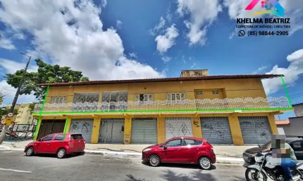 Vendo ampla casa residencial com 6 dormitórios , toda avarandada com pontos comerciais para aluguel
