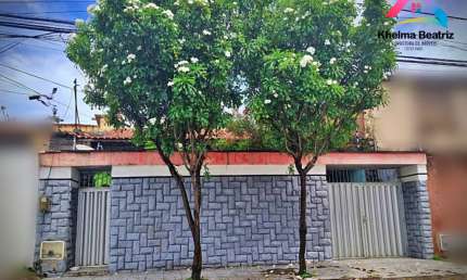 Vendo casa plana com 3 suítes, jardim e quintal na Parquelândia