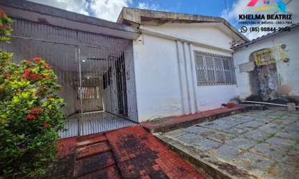 Vendo casa plana com 3 quartos, varanda e quintal + ponto comercial na melhor localização do São João do Tauape