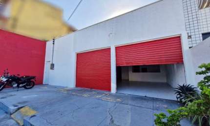 Casa com amplo espaço para vários tipos de negócios (clínica, escritório, academia, restaurante, espaço cultural entre outros)