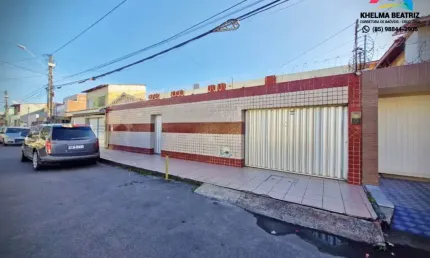 Vendo casa com 5 quartos , varanda , amplo quintal e amplo terreno, na Parquelândia