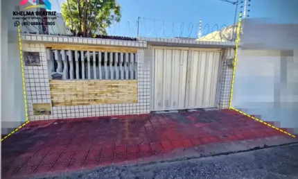 Vendo casa plana com 3 quartos, quintal, na Parquelândia próximo à loja Couro Fino