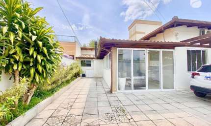 Casa com 3 quartos à venda na Juvenal Justino da Silva, 17, Praia de Palmas, Governador Celso Ramos por R$ 890.000