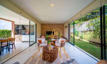 Casa com 3 Quartos(1 Suíte) à venda, 230 m² por R$ 1.498.000 - Condomínio Vale Verde - Cotia - SP