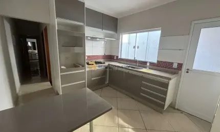 Aluga, casa com 2 quartos, suíte, toda planejada no Righi