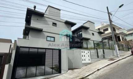 Ótima casa com 03 dormitórios e vaga dupla de garagem