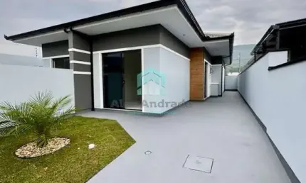 Casa Geminada em Forquilhas - 2 Dormitórios por R$380.000