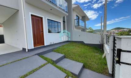 Casa Geminada em Potecas - 3 Dormitórios e 1 Suíte à Venda