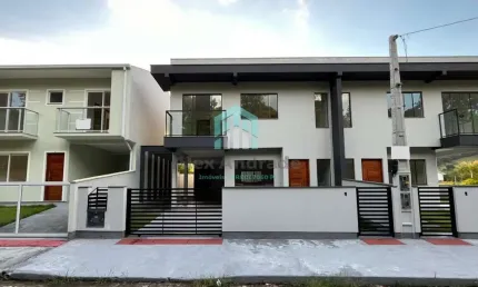 Casa Geminada em Forquilhas - 3 Dormitórios por R$580 mil