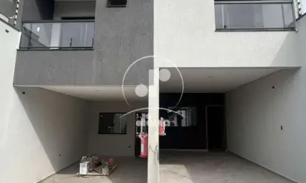Vila Francisco Matarazzo. Sobrado com 105m2, 3 dormitórios, sendo 1 suíte, lavabo, 2 vagas de garagem.