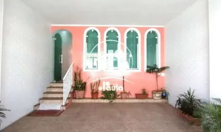 Sobrado grande, com 04 quartos, sendo 01 suíte, 02 banheiros, Comodos amplos, entrada de luz solar manhã e tarde, bem ventilados, 02 vagas de garagem.