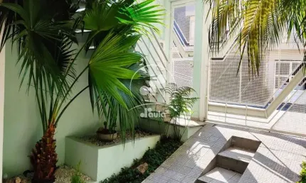Sobrado com 272 m² de área construída no jardim Do Pillar.