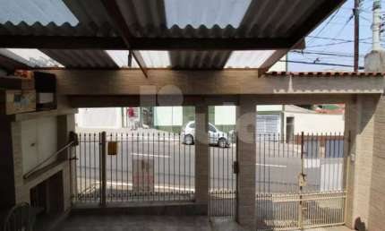 Bairro Nova Gerty. São Caetano do Sul. 2 casas no terreno, com 254m2, ambas com 3 dormitórios, sendo 2 suítes, 2 vagas de garagem.