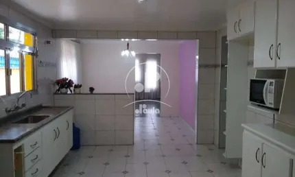 Excelente imóvel com duas moradias, hidro, área gourmet com churrasqueira, varanda e 5 vagas