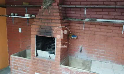 Imóvel com 2 moradias na frente casa térrea e atrás sobrado os dois com 2 dormitórios Duas vagas