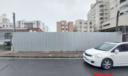 Terreno comercial para alugar na Rua João Batista Derner Neves, 66, Kobrasol, São José, 360 m2 por R$ 2.500