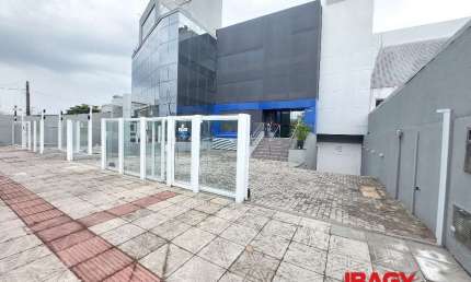 Prédio com 7 salas para alugar na Rua Professora Sofia Quint de Souza, 544, Estreito, Florianópolis, 1008 m2 por R$ 30.000