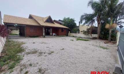 Excelente Casa 2 dormitório(s) em Praia de Fora - Palhoça