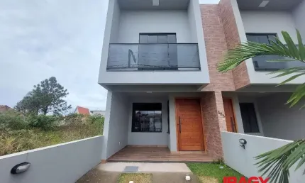 Casa com 3 quartos para alugar na Guarapari, 363, Enseada de Brito, Palhoça, 85 m2 por R$ 2.600