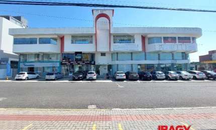 Sala comercial com 2 salas para alugar na Avenida Leoberto Leal, 1205, Barreiros, São José, 109 m2 por R$ 3.500