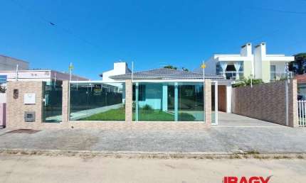 Casa com 3 quartos para alugar na Giacomo Della Porta, 25, Aririu, Palhoça, 140 m2 por R$ 3.200