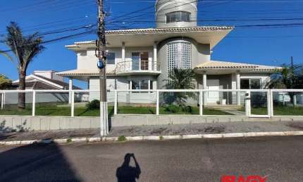 Casa com 4 quartos para alugar na Rua das Macieiras, 250, Pedra Branca, Palhoça, 359 m2 por R$ 10.750