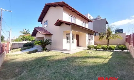Casa com 3 quartos para alugar na Rua Varese, 171, Pagani, Palhoça
