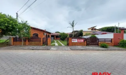 Casa com 3 quartos para alugar na Rua José João Vieira, 463, Campeche, Florianópolis