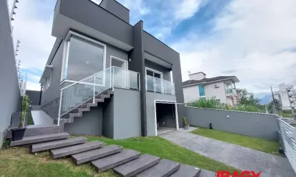 Casa com 3 quartos para alugar na Rua Arandú, 104, Pedra Branca, Palhoça, 200 m2 por R$ 7.500