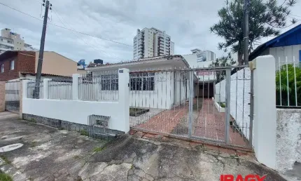 Excelente Casa 4 dormitório(s) em Balneário - Florianópolis