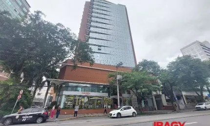 Oportunidade! Salas/Conjuntos em Centro - Florianópolis