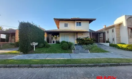Casa com 4 quartos para alugar na Rua dos Cumurupis, 125, Jurerê Internacional, Florianópolis