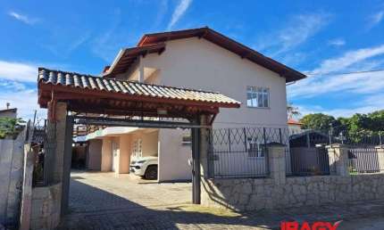 Casa com 2 quartos para alugar na Servidão Manoel Eugenio Vieira, 77, Vargem Grande, Florianópolis, 79 m2 por R$ 2.200