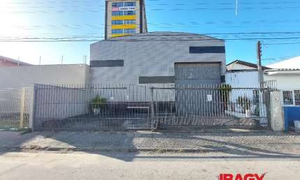 Barracão / Galpão / Depósito com 4 salas para alugar na Angelo Girardi, 94, Barreiros, São José, 253 m2 por R$ 8.000