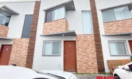 Casa com 2 quartos para alugar na Servidão Arnaldo Alegre, 30, Campeche, Florianópolis, 51 m2 por R$ 3.700