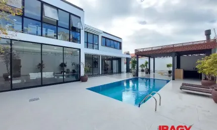 Casa com 3 quartos para alugar na Rua Aleixo Alves de Souza, 522, Jardim Atlântico, Florianópolis, 300 m2 por R$ 25.000