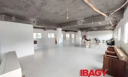 Sala comercial com 1 sala para alugar na Rodovia Virgílio Várzea, 1974, Saco Grande, Florianópolis, 111 m2 por R$ 4.700