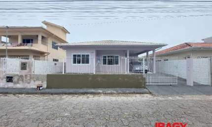 Casa com 3 quartos para alugar na Rua Milton Luiz da Silva, 209, Centro, Palhoça